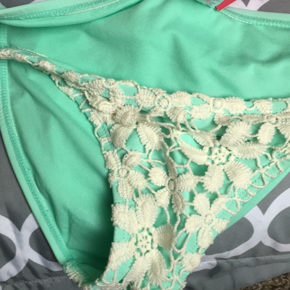 Top and. Bottom - Picture 2 of 4